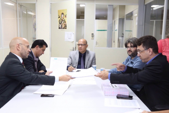   												Entrega dos  Termos de Cooperao Tcnica assinados com os poderes do Estado 						 (Foto:Jarbas Santana)					