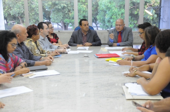   												Reunio do secretrio de administrao do governo do estado com representantes da Uespi						 (Foto:Paulo Barros)					