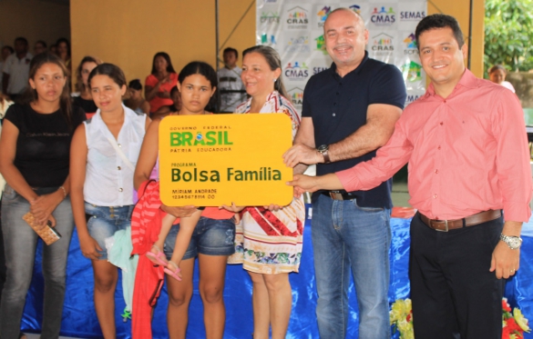   												Sasc participa de entrega de cartes do Bolsa Famlia em Esperantina						 (Foto:Ascom Sasc)					