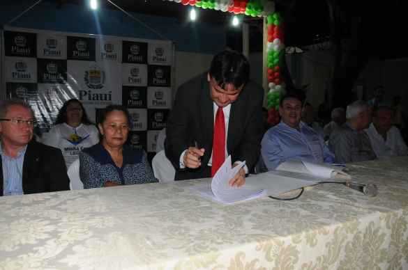  												O governador anunciou que enviar  Assembleia Legislativa um projeto de lei prevendo dispensa de multas e juros para muturios inadimplentes.						 (Foto:Paulo Barros)					
