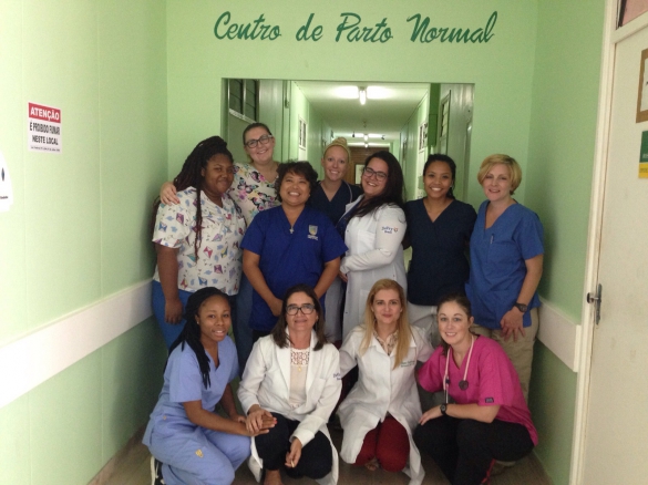  												As jovens americanas tiveram a oportunidade de acompanhar programas e prticas desenvolvidas na maternidade. 						 (Foto:Ascom MDER)					