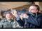 Em Israel, Bolsonaro publica foto com arma e critica leis de desarmamento.