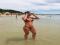 Mirella Santos mostra corpao e abdmen trincado em passeio na praia.