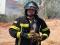Bombeiros salvam filhotes de cachorro durante incndio em terreno baldio em Picos.