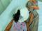 Menina de 3 anos fica com pescoo e cabea ferida aps ser atacada por Pitbull na calada de casa.