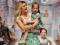 VALENTINA ABRE O BERREIRO EM DESFILE COM A M�E, MIRELLA SANTOS.